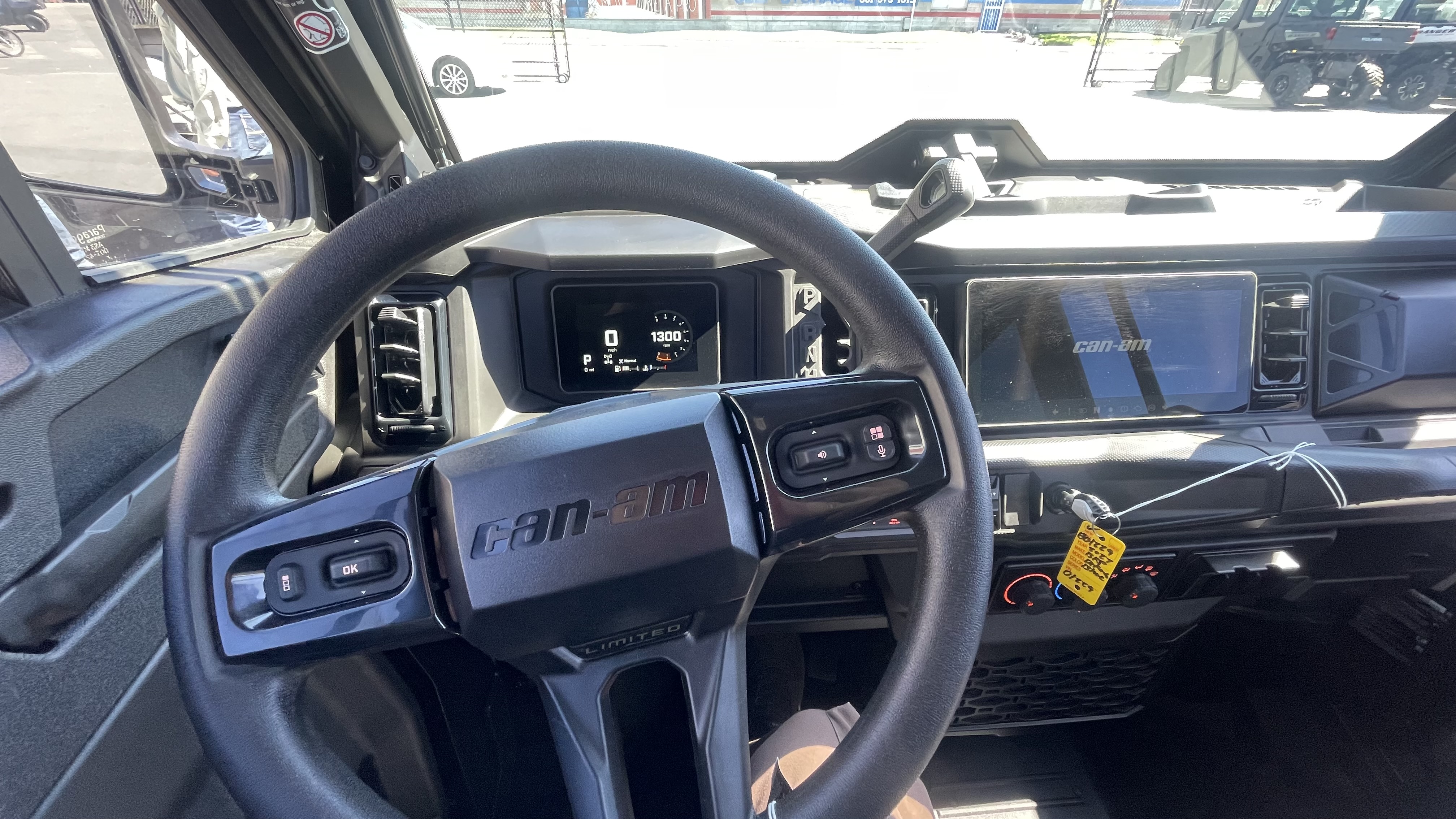 2027 CAN-AM Defender XU MAX Limited UTV