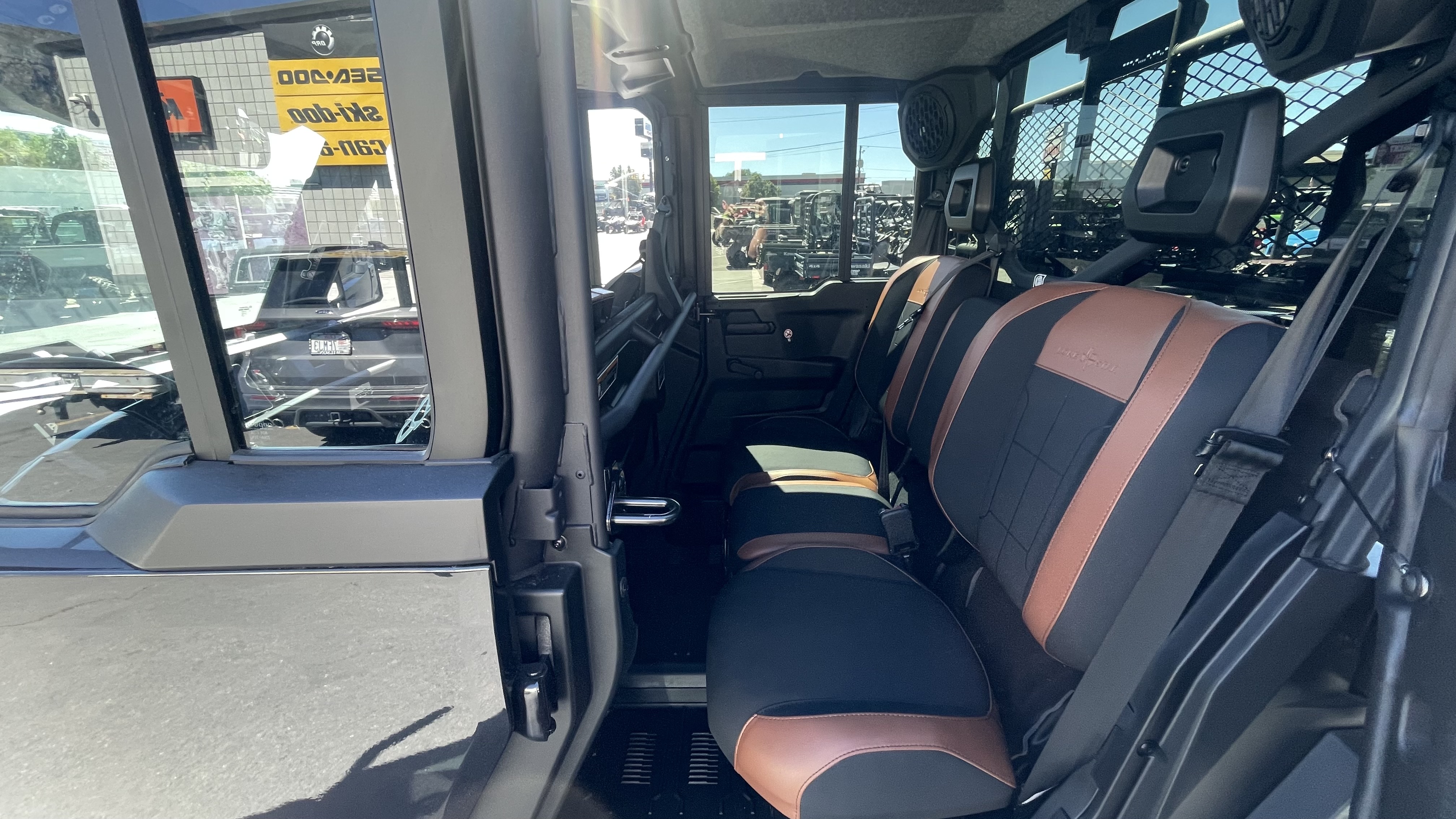 2027 CAN-AM Defender XU MAX LONE STAR CAB UTV