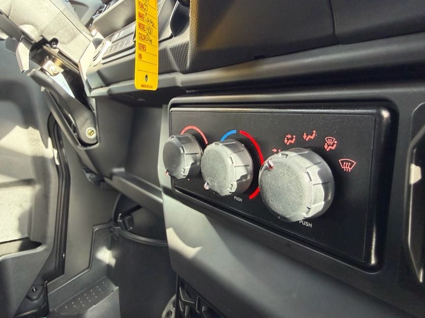 2027 CAN-AM Defender XU MAX Limited UTV