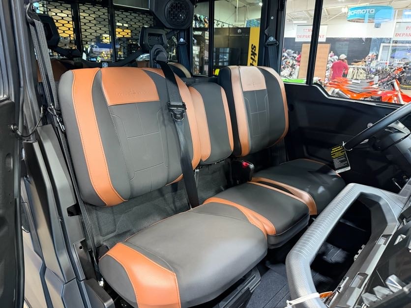 2027 CAN-AM Defender XU MAX LONE STAR CAB UTV